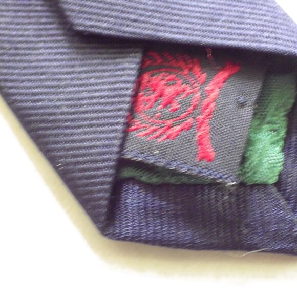 Tommy Hilfiger Tie/ Red/ Navy/ 100% Silk - Picture 4 of 4